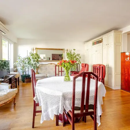 Apartment Entre Tour Eiffel Et Champs Elysees Paris